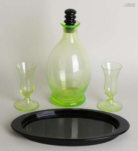 Four-part Anna Green Copier uranium glass set. Circa