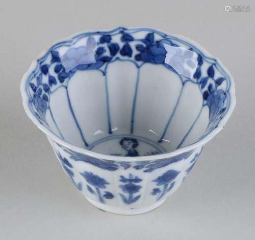 17th - 18th Century Chinese Kang Xi porcelain cup with