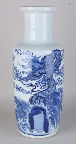 Large Chinese porcelain Kang Xi-style dragon vase with