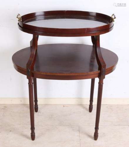 English oval mahogany tea furniture with removable