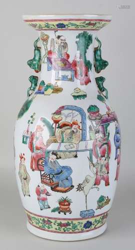 Old Chinese porcelain Family Verte vase with figures