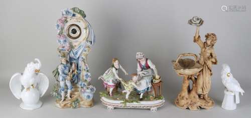 Five old / antique porcelain figures etc. Consisting