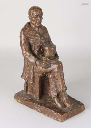 Bronze figure. Sitting gentleman with hat. Unsigned.