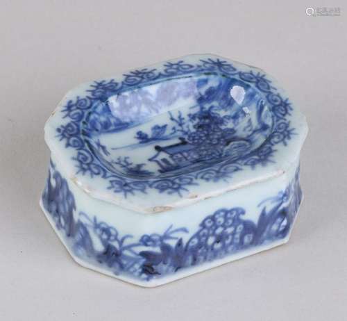 18th - 19th Century Chinese porcelain salt cup with