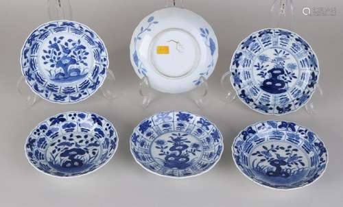 Six chinese porcelain dishes. 18th - 19th Century. With