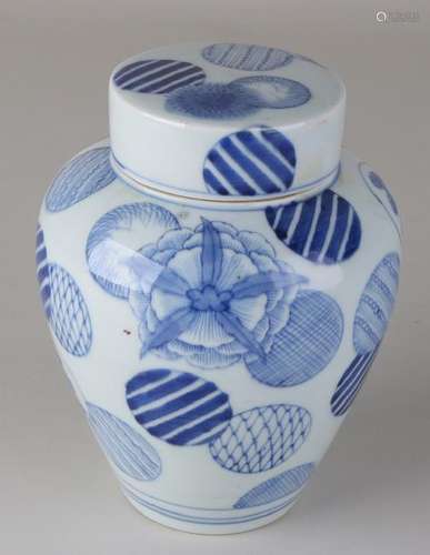 Separate old Chinese porcelain lid pot. Blue White.