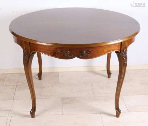 Round French walnut Baroque-style extendable table with