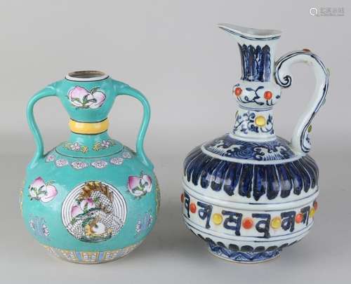 Twice old Chinese porcelain. Consisting of: One large