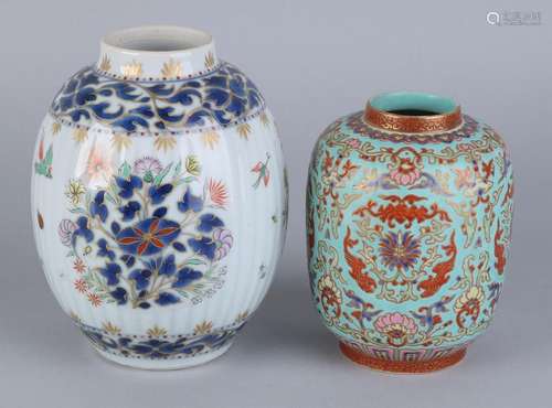 Chinese porcelain twice. Consisting of: Kang Xi tea