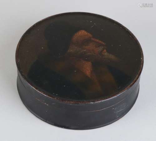 18th - 19th Century European lacquer cover box with