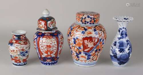 Four times antique Imari porcelain. Consisting of: Two