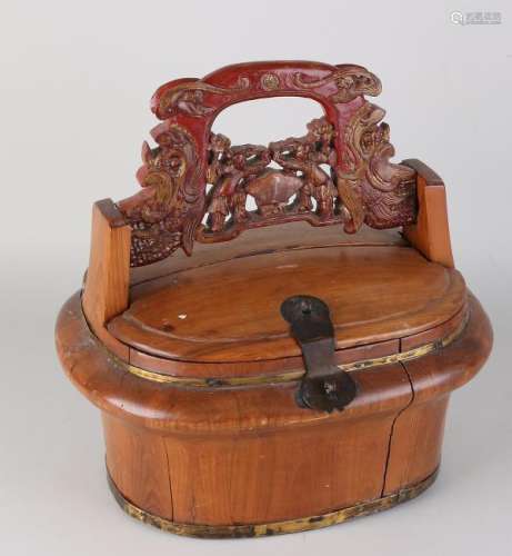 Early 20th century Chinese woodcarved bag with carved