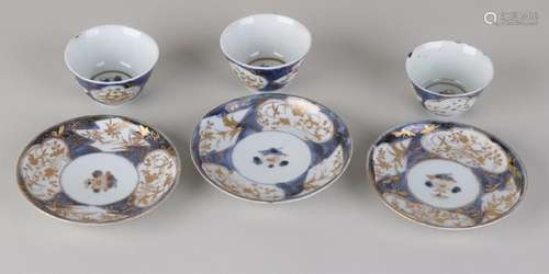 Three times 18th century Chinese Imari porcelain cups