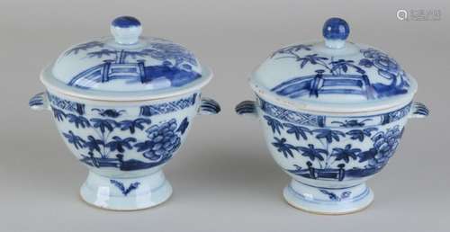 Two 18th century Chinese porcelain lid bowls with