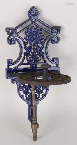 Antique Groningen cast iron stable gas lamp. Two-part.