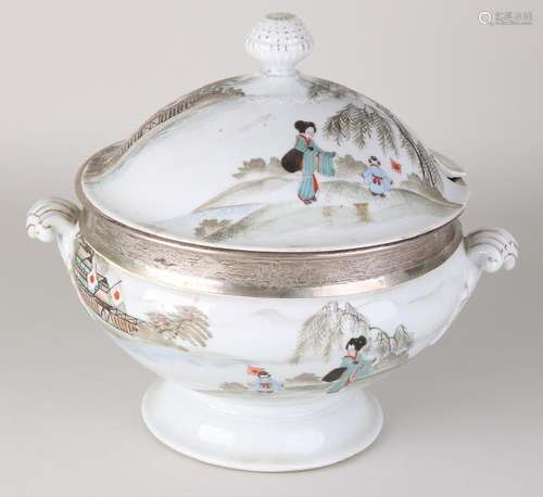 19th century Chinese porcelain hand-painted terrine