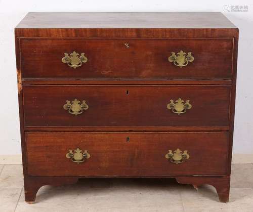 Early 19th century English mahogany chest of drawers