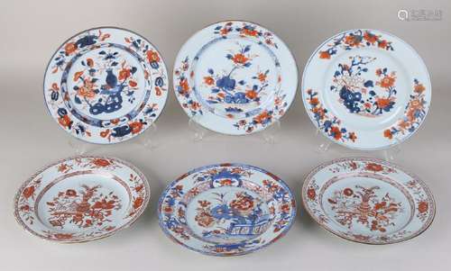 Six pieces of antique Chinese porcelain plates. Divers.