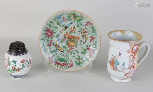 Three times antique Chinese porcelain. Consisting of: