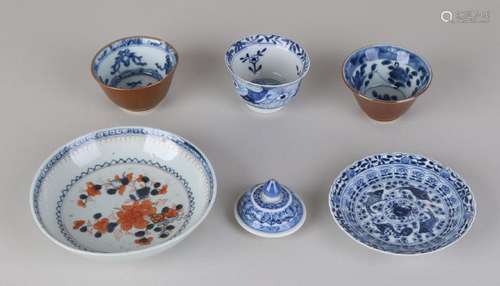 Six times diverse antique Chinese porcelain. Consisting