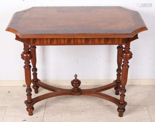 Antique German Louis Philippe burr walnut table with