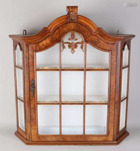 Dutch carrot nuts Baroque display cabinet. Style