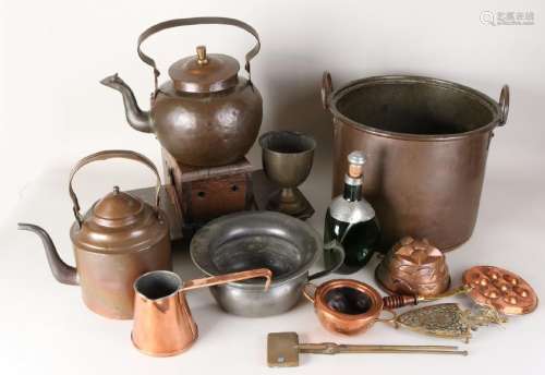 Ten times various old / antique copperware. Consisting