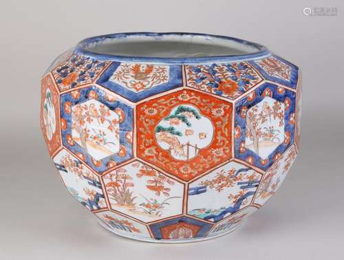 Beautiful large Imari porcelain flowerpot with