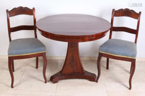 Four mahogany Biedermeier chairs + table. Around 1840.
