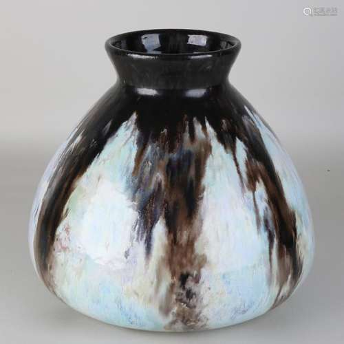 Beautiful large Dutch ceramic Mobach Utrecht vase.