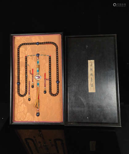 A CHENXIANG WOOD CARVED BEADS STRING NECKLACE