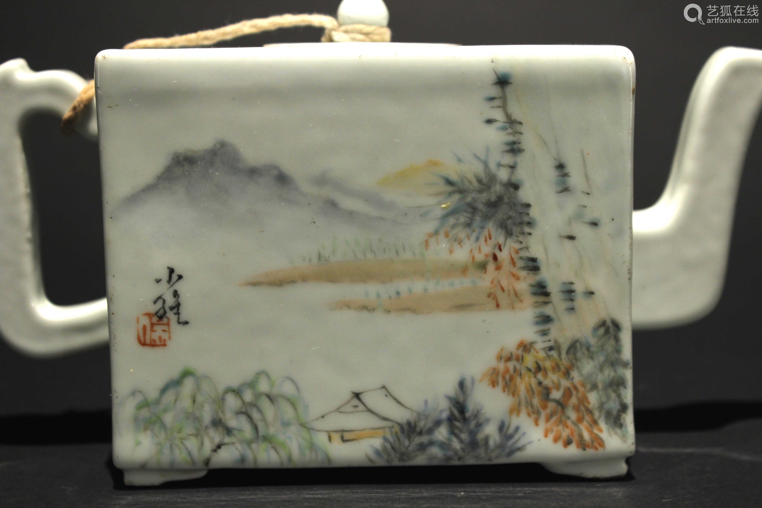民国王少维款浅绛彩山水翎毛纹四方壶