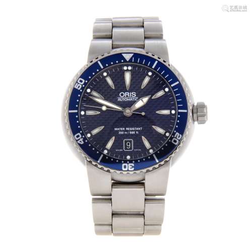 ORIS - a gentleman's TT1 Divers Date bracelet watch.