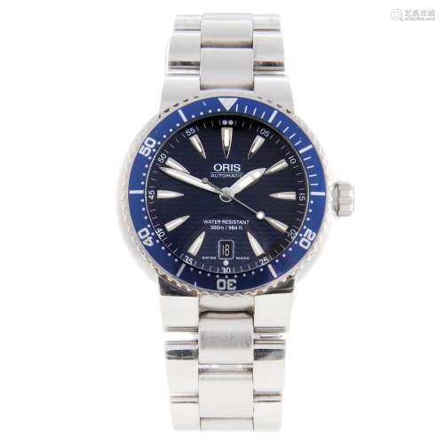 ORIS - a gentleman's TT1 Divers Date bracelet watch.