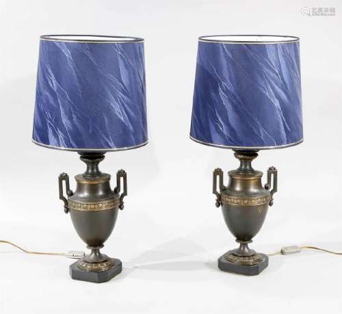 Paar große Tischlampen mit Urnen-/Vasenfü