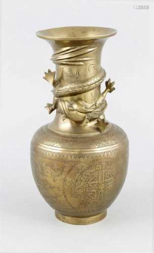 Drachen-Vase, China, 19./20. Jh., Messingkorpus mit