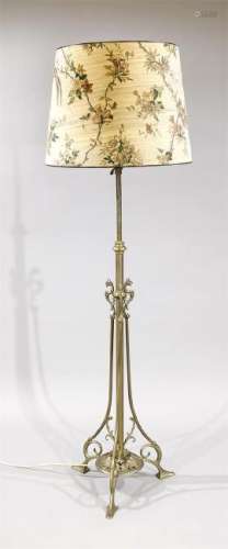 Stehlampe, um 1900, elektr., 1-flg., dreistrebiger