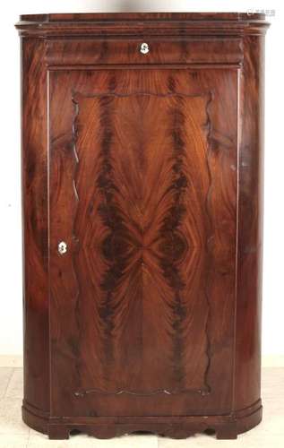 Eckschrank, Spät-Biedermeier um 1850, Mahagoni