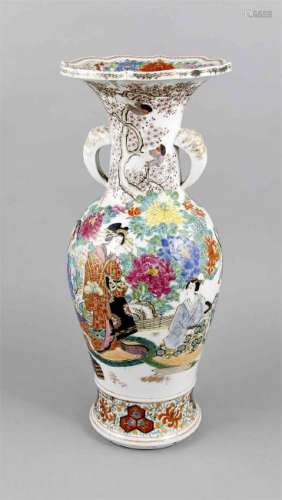 Famille-Rose-Vase, Japan, 19. Jh., Balusterform mit