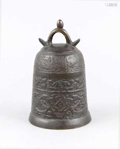 Bronze-Glocke, China, 19. Jh., Glockenkorpus unterteilt