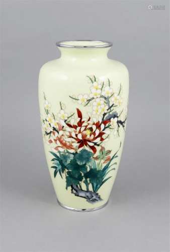 Cloisonné-Vase, Japan, 1. H. 20. Jh., sehr feine