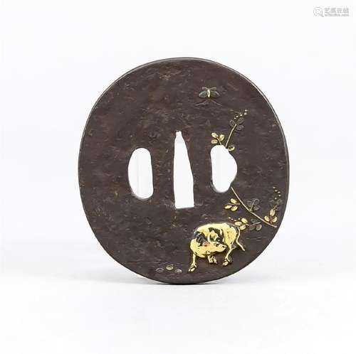 Tsuba, Japan, wohl 19. Jh., Eisen mit Goldtauschierung.