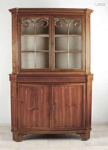 Barocker Eckschrank um 1780, Kirschbaum furniert,