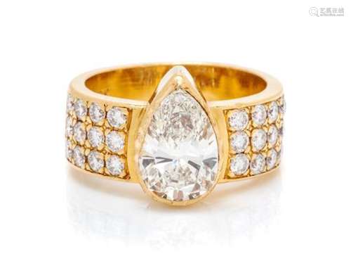 An 18 Karat Yellow Gold and Diamond Ring, 7.50 dwts.