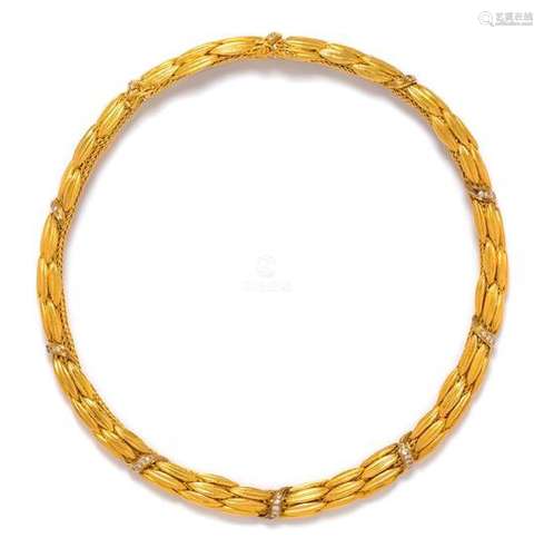 An 18 Karat Yellow Gold and Diamond Necklace,