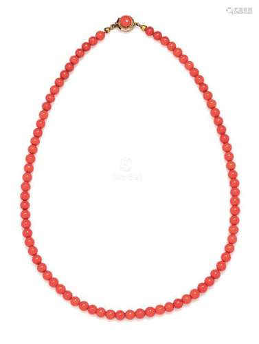 A Coral Bead Necklace, 17.70 dwts.