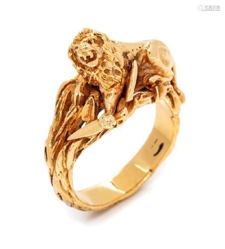 * A Yellow Gold Lion Motif Ring, 11.70 dwts.