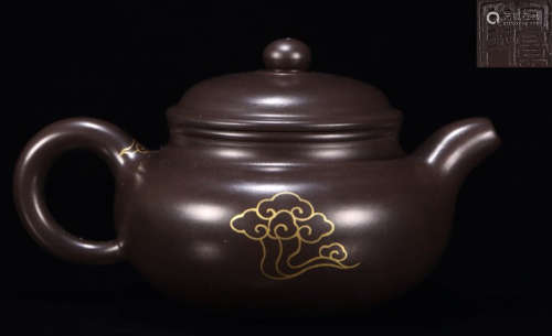 A ZISHA PAINTED CLOUD PATTERN TEAPOT WITH MARK