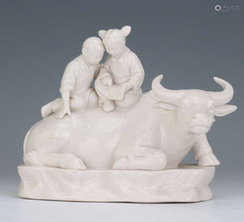 CHINESE PORCELAIN WHITE GLAZE KIDS AND OX TABLE ITEM