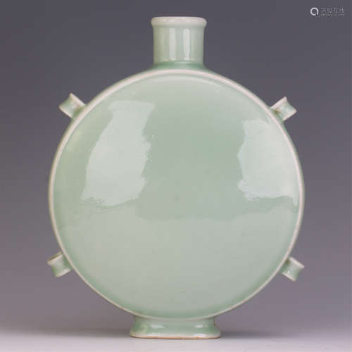 CHINESE PORCELAIN CELAGON GLAZE MOONFLASK VASE